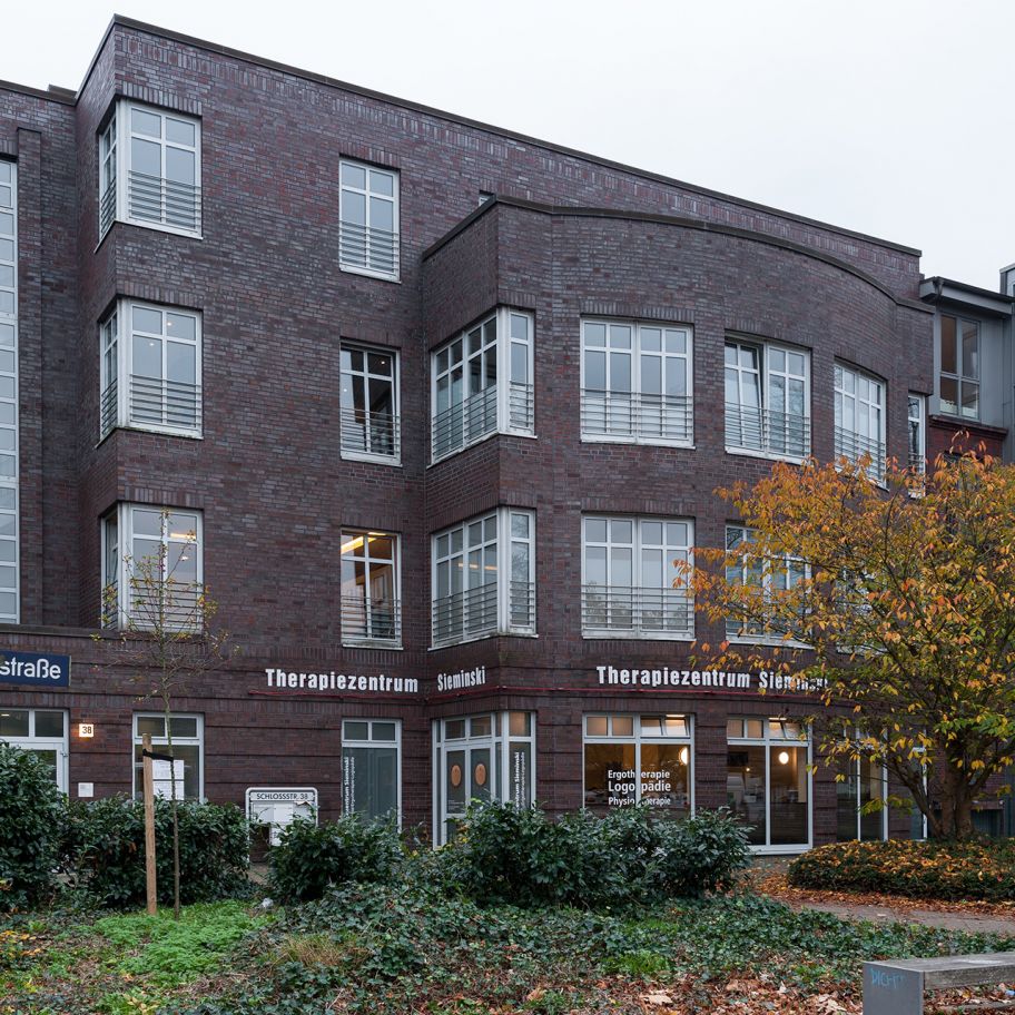 Ärztehaus Aussenansicht von der Strasse