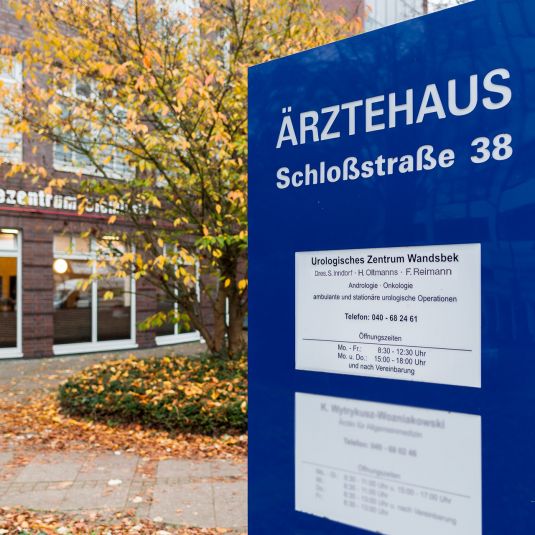 Ärztehaus - Straßenschild